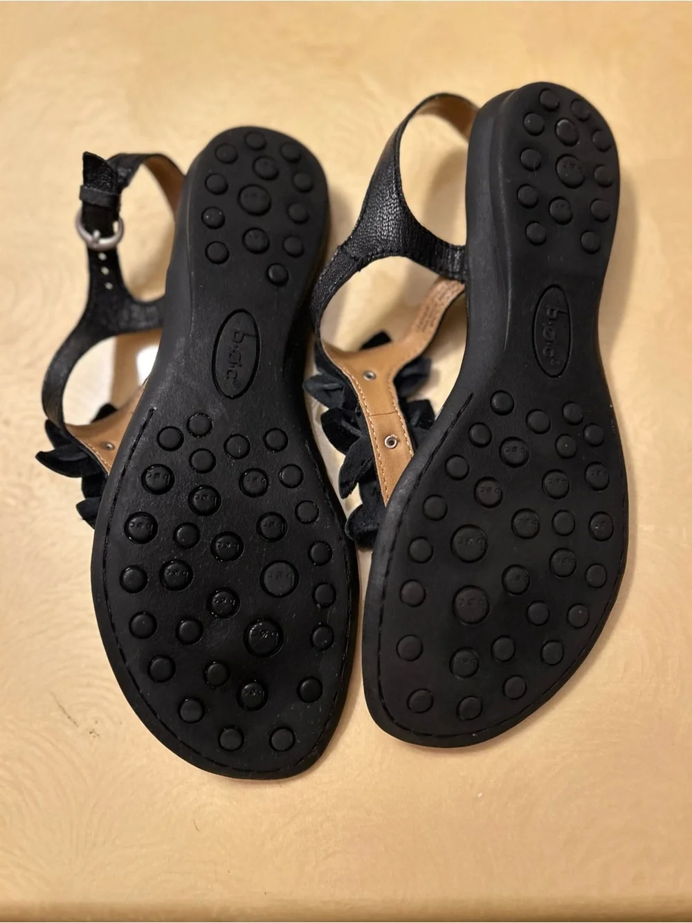 Women’s Floral T-Strap Sandals in Black